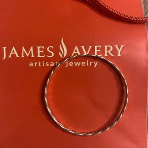 Retired James Avery hammered bangle bracelet ♥️